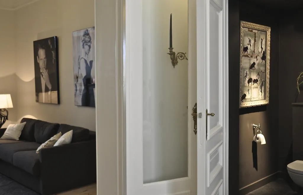 Saint-Gilles B&B Un Jardin En Ville 4*,  بلجيكا