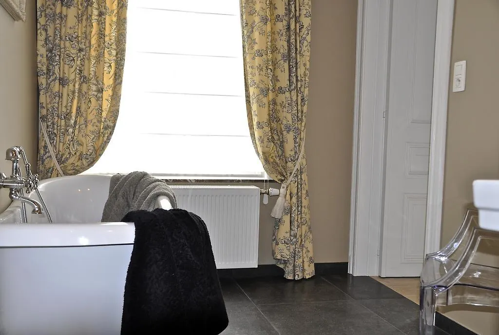 Saint-Gilles B&B Un Jardin En Ville فندق مبيت وإفطار