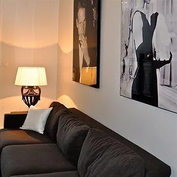 Saint-Gilles B&B Un Jardin En Ville فندق مبيت وإفطار