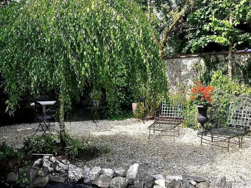 Saint-Gilles B&B Un Jardin En Ville 4*,  بلجيكا