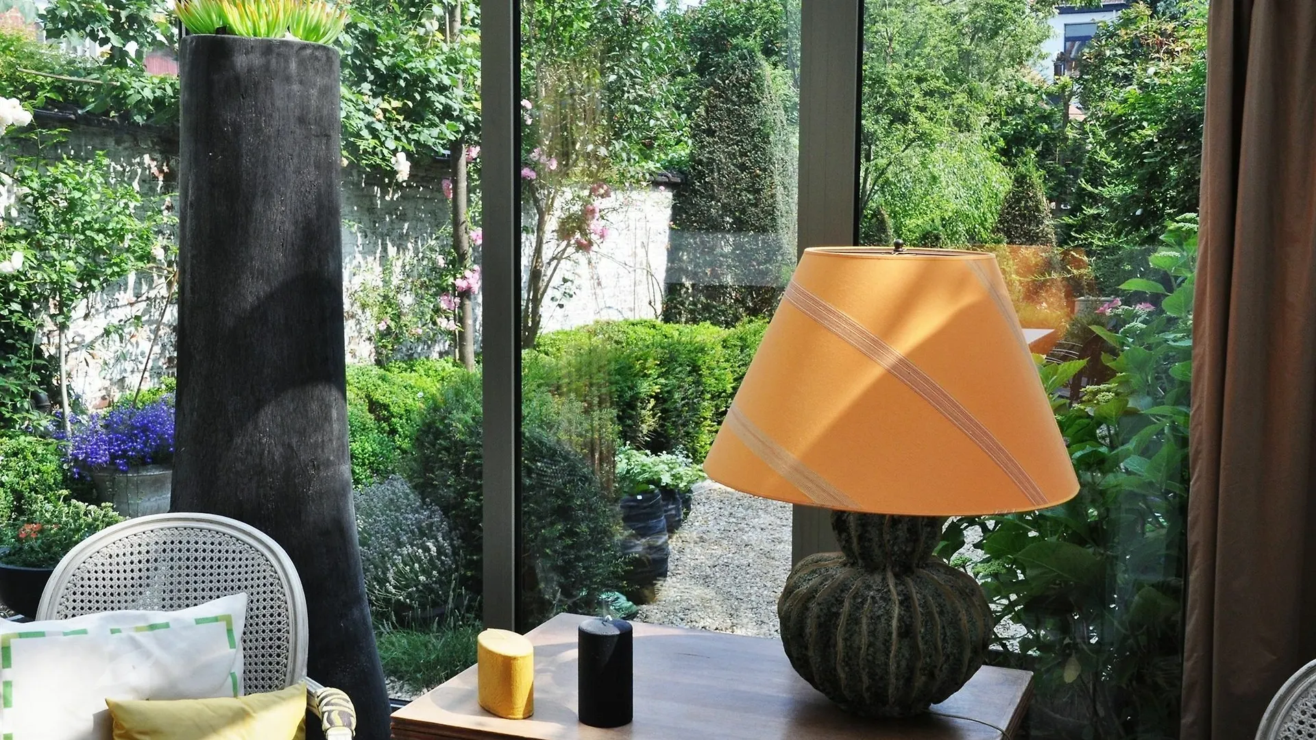 Saint-Gilles B&B Un Jardin En Ville فندق مبيت وإفطار