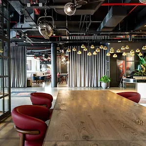 Radisson Red Brussels Otel