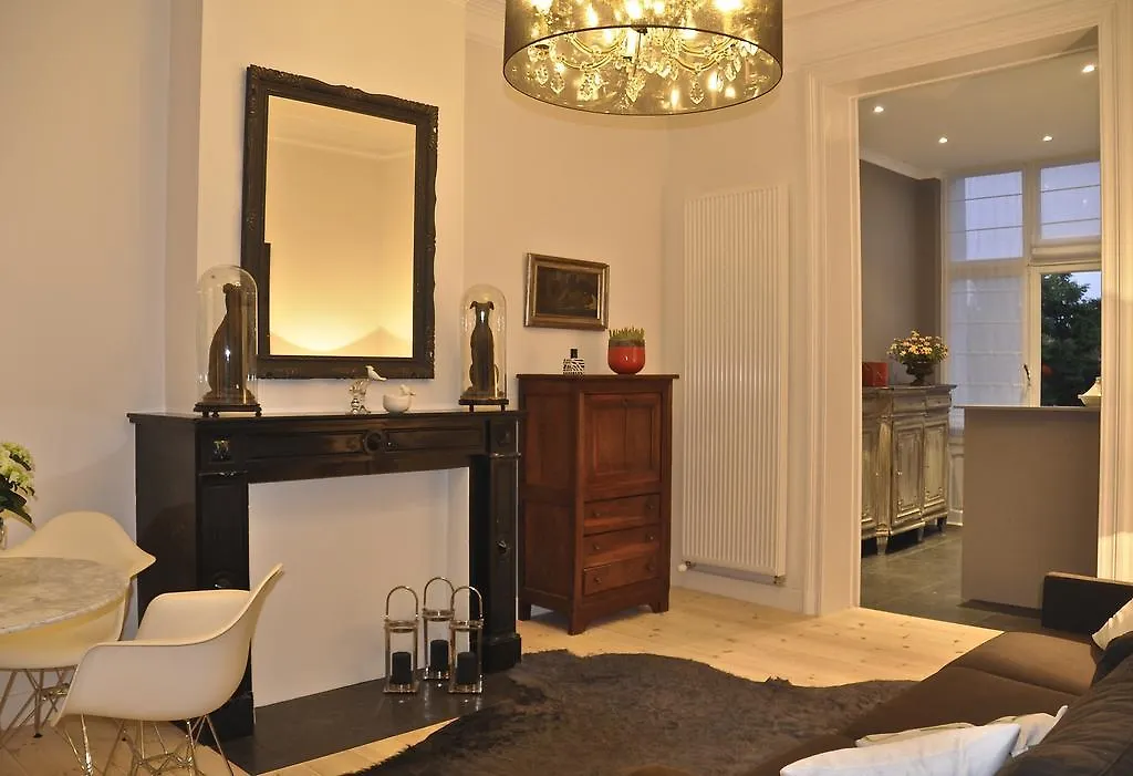 B&B Un Jardin En Ville Saint-Gilles Bed & Breakfast