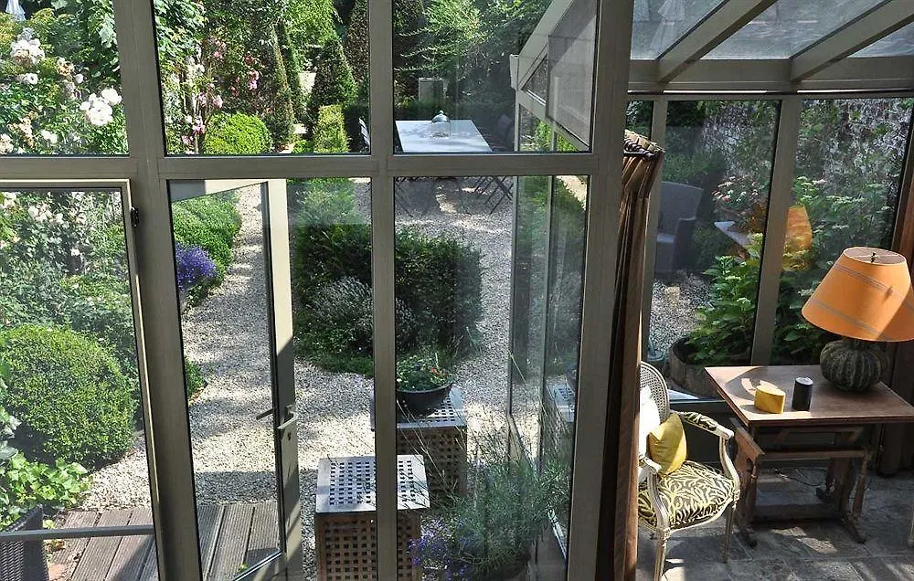 B&B Un Jardin En Ville Saint-Gilles Bed & Breakfast