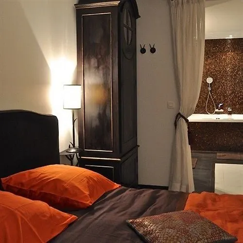 B&B Un Jardin En Ville Saint-Gilles Bed & Breakfast
