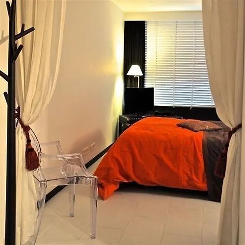 B&B Un Jardin En Ville Saint-Gilles 4*,  Belgium